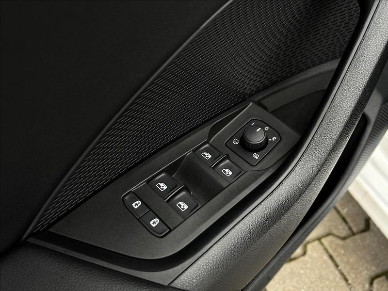 Škoda Octavia 2,0 TDI 110kW Style DSG - fotka 17 z 38