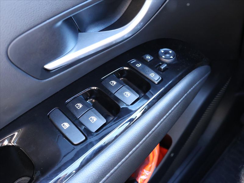 Hyundai Tucson 1,6 T-GDI 110 kW Smart DPH 1.M - fotka 17 z 29