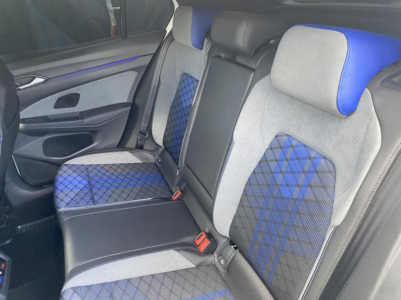 Volkswagen Golf 2.0 TSI 235kW-R-PERFORMANCE - fotka 34 z 41