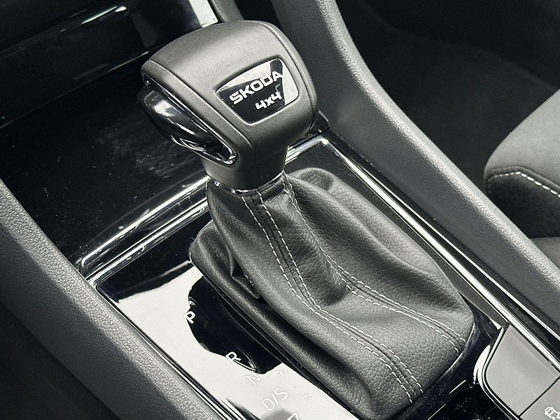 Škoda Karoq (2025) 2.0 TDI 4x4 DSG Sportline - fotka 15 z 33