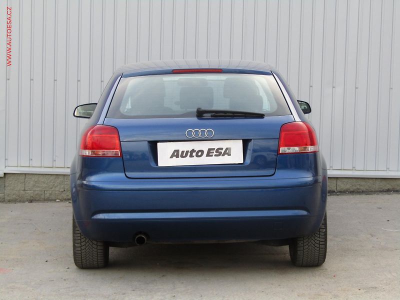 Audi A3 (2006) 1.6i, AC, výhřev.sed - fotka 5 z 14