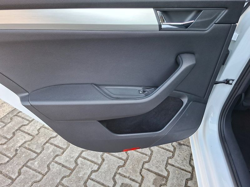 Škoda Superb (2015) 2.0TDI 110kW MAN -NEHAVAROVÁNO - fotka 33 z 47