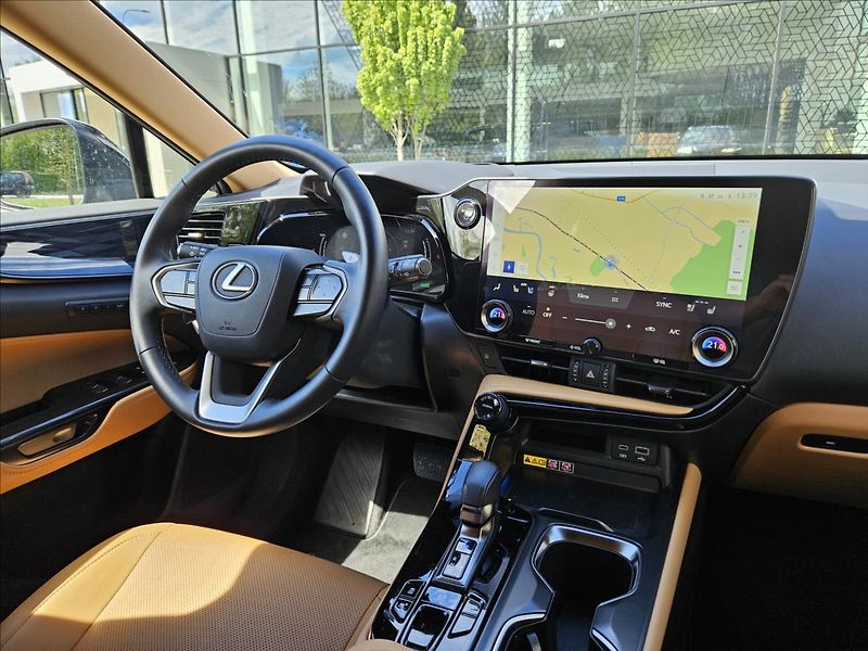 Lexus NX 450h plus 2,5 Prestige - fotka 7 z 16