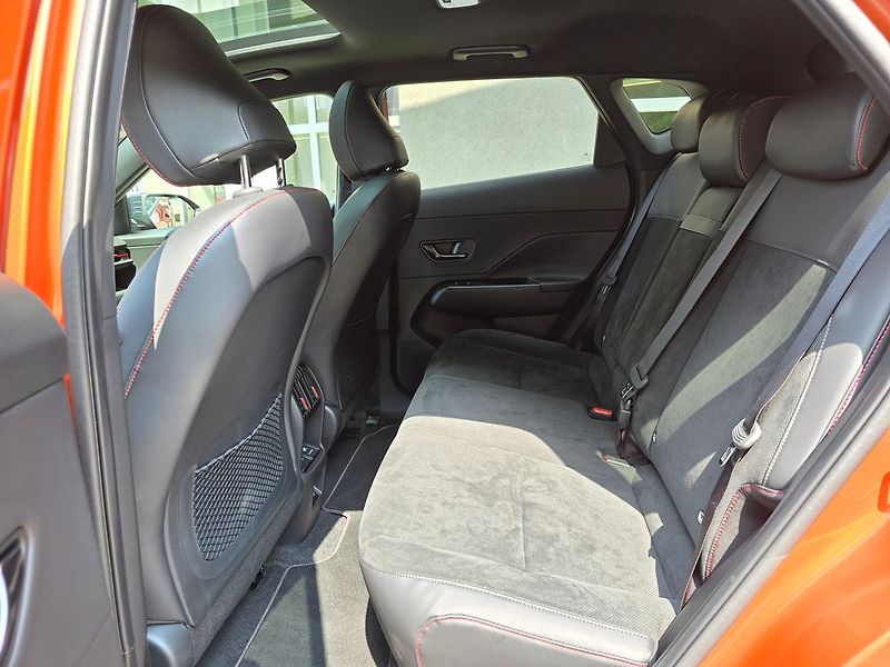 Hyundai Kona EV 64,8kWh NLine Style Premium - fotka 28 z 31