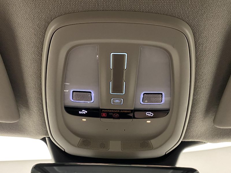 Volvo XC40 B4 DARK ULTIMATE AUT CZ - fotka 31 z 56