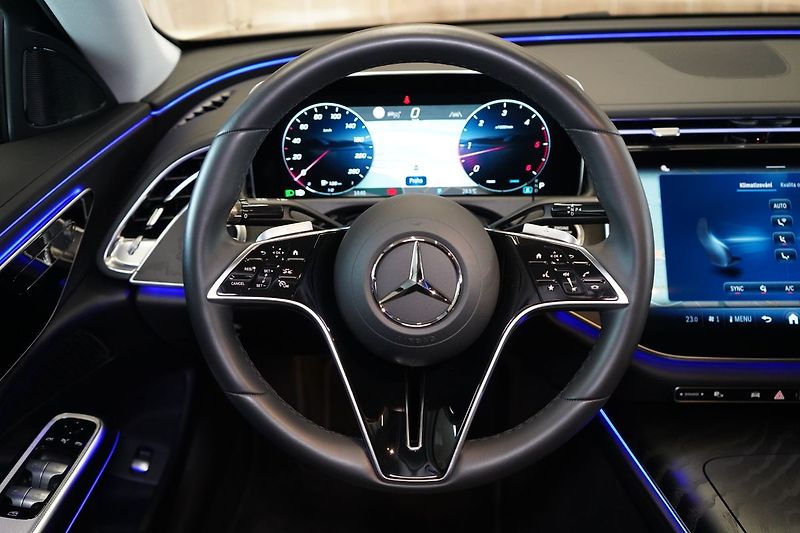 Mercedes-Benz Třídy E 220d 4MATIC, KEYLESS,DISTRONIC - fotka 22 z 43