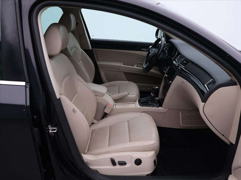 Škoda Superb 2.0 TDI 125kW Elegance CZ - fotka 12 z 26
