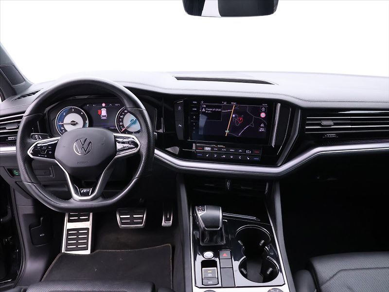 Volkswagen Touareg 3,0 R-Line Tiptronic CZ DPH - fotka 24 z 31