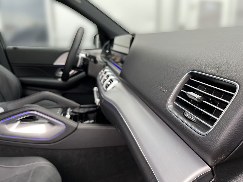 Mercedes-Benz GLE 300d 4MATIC AMG Line Airmatic - fotka 18 z 21