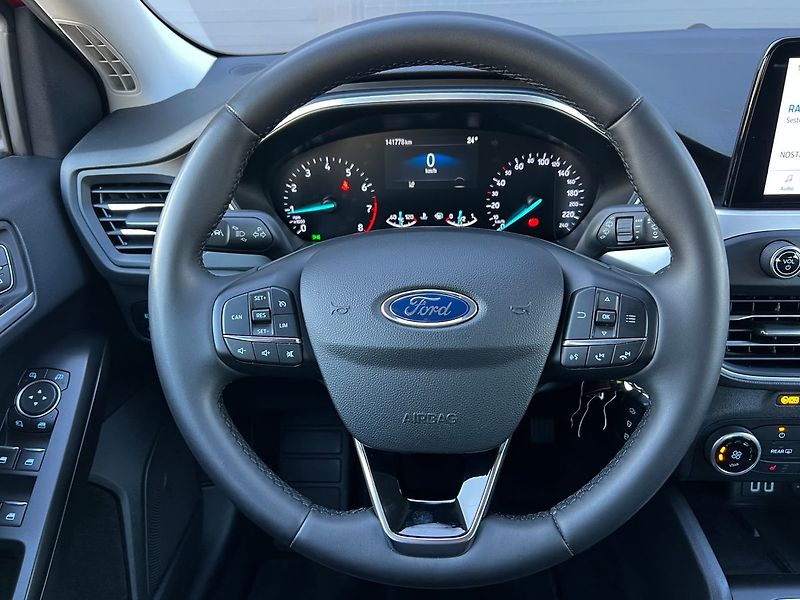 Ford Focus (2021) 1.0 EcoBoost-P.KAMERA - fotka 25 z 49