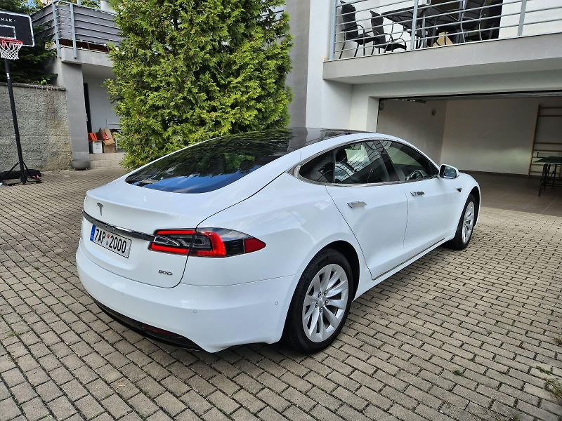 Tesla Model S (2017) 90D AWD Nabíjení zdarma - fotka 7 z 26