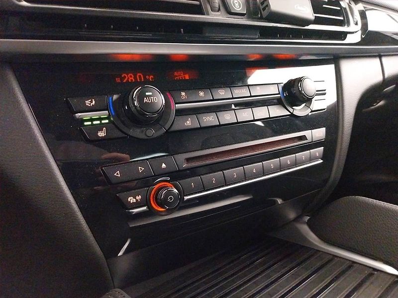 BMW X6 (2016) xDrive30d - fotka 23 z 23