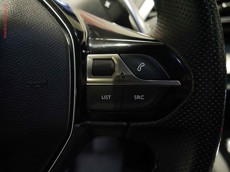 Peugeot 3008 (2020) 2.0 HDi, ČR, AT, navi, LED - fotka 14 z 23
