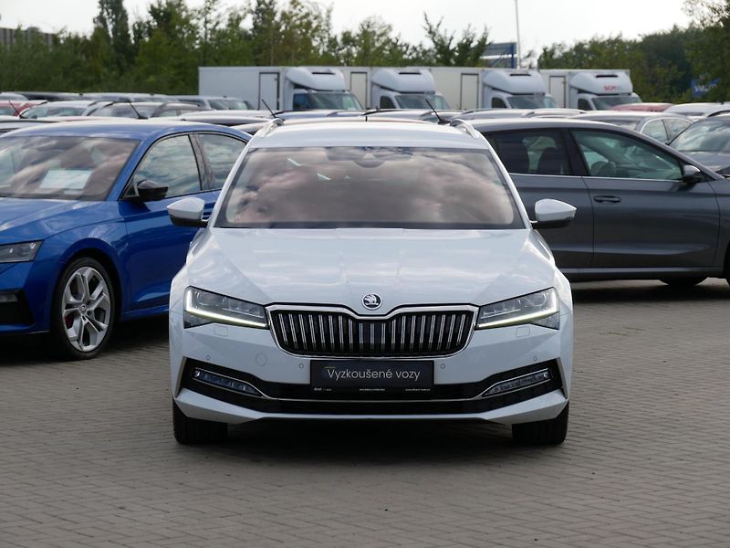 Škoda Superb - fotka 4 z 25