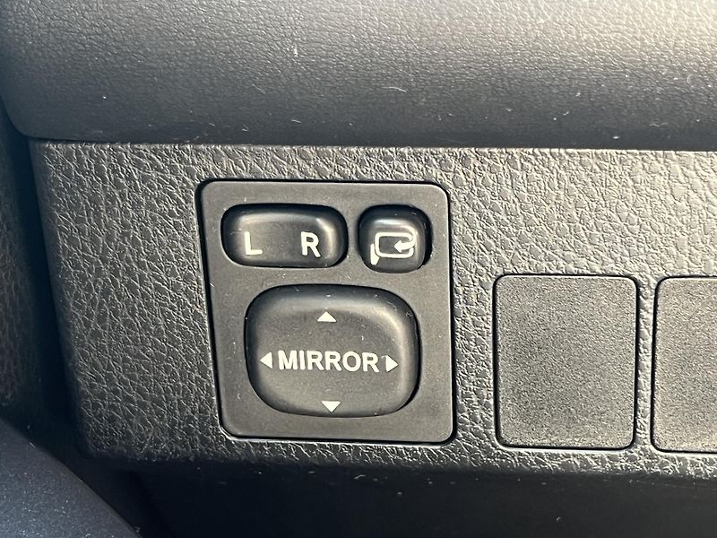 Toyota RAV4 2.5i HYBRID 114kw - fotka 23 z 25
