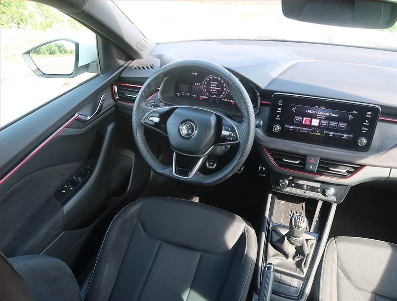 Škoda Kamiq (2024) Drive 1.0 TSI - fotka 7 z 17