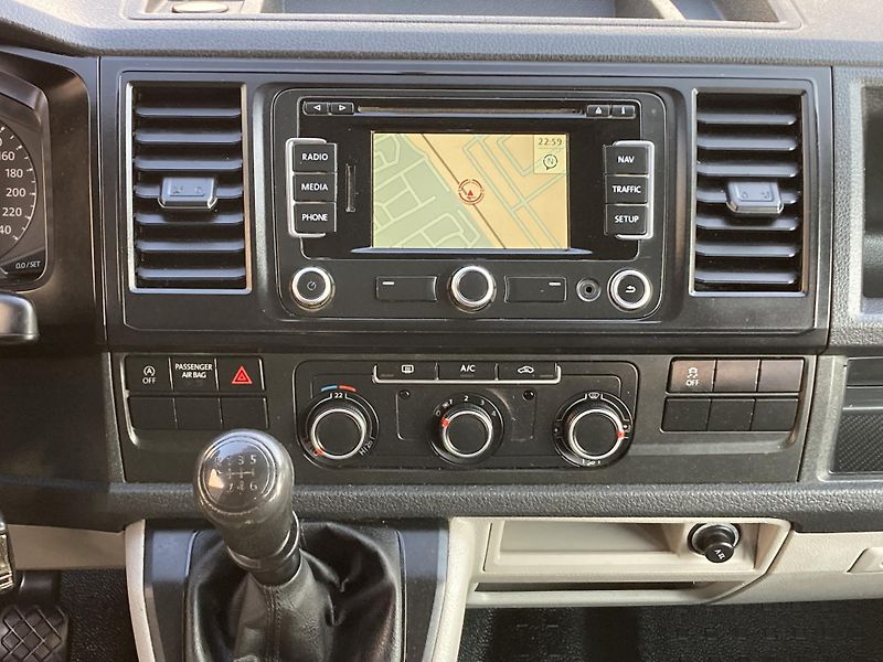 Volkswagen Transporter (2017) T6 2.0TDi 4MOTION California  - fotka 12 z 29