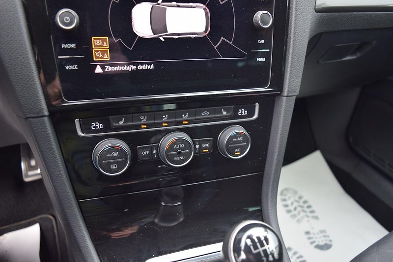 Volkswagen Golf (2019) 1.5TSI 96kw IQ.DRIVE NAVI ACC  - fotka 26 z 50