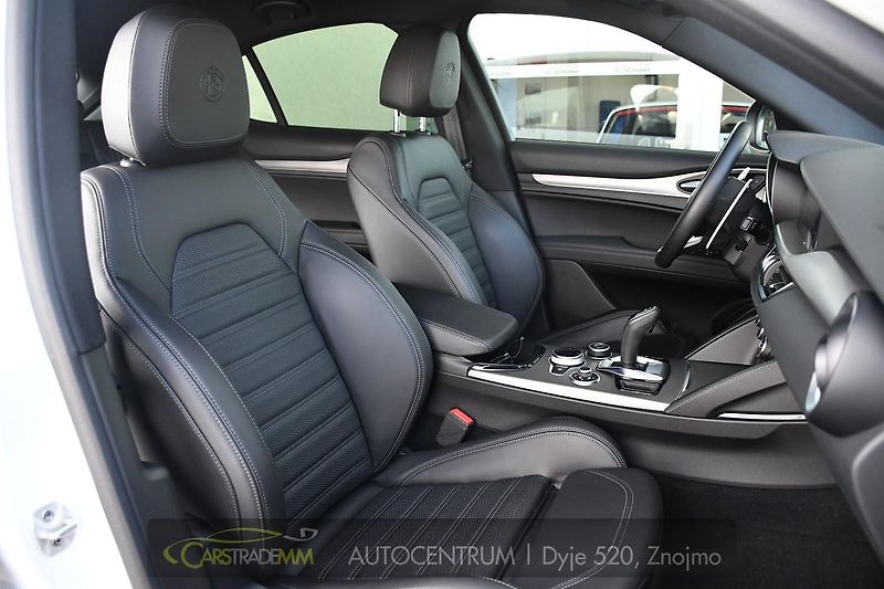Alfa Romeo Stelvio 2.2 Diesel 16V 154kW Veloce Q4 - fotka 13 z 44