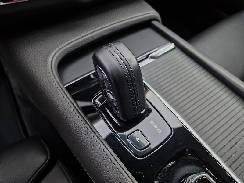 Volvo V90 B4 AWD Momentum Pro Auto,1Maj - fotka 35 z 50