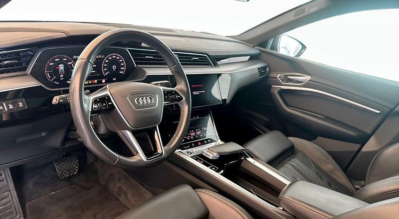 Audi Q8 e-tron SB 50 Q 360k Pano Matrix Tažné - fotka 7 z 21