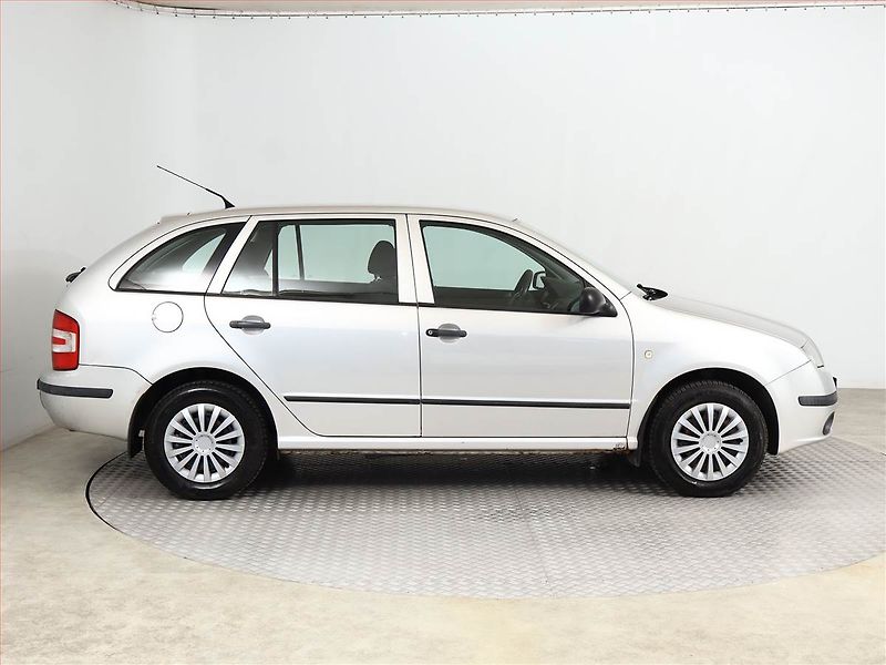 Škoda Fabia (2004) 1.2 12V, nová STK, Tažné - fotka 6 z 12