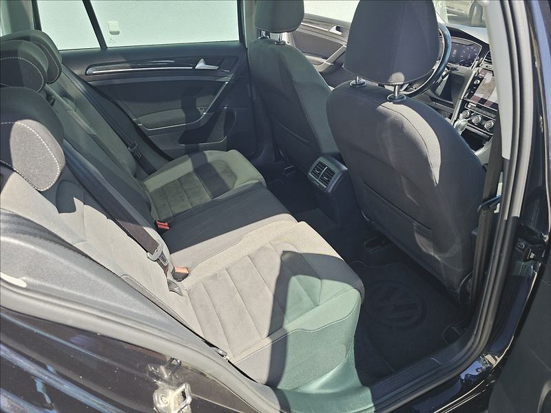 Volkswagen Golf 1,4TSi 110KW DSG Highline - fotka 33 z 50