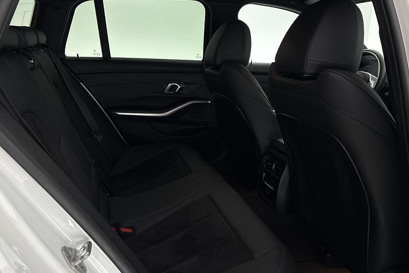 BMW Řada 3 řady 3 | 320d xDrive - fotka 13 z 27