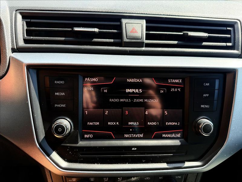 Seat Arona 1,0 TSi STYLE - fotka 13 z 32