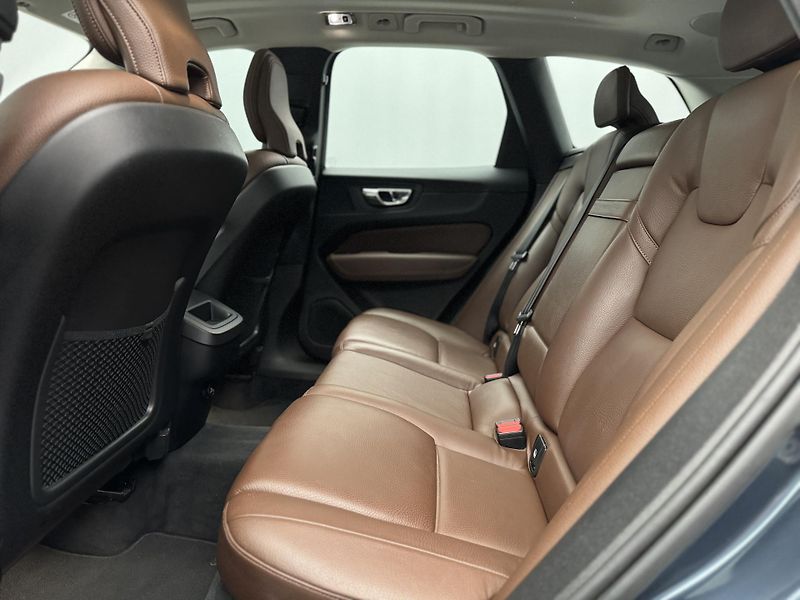 Volvo XC60 D5 AWD INSCRIPTION AUT CZ - fotka 6 z 42