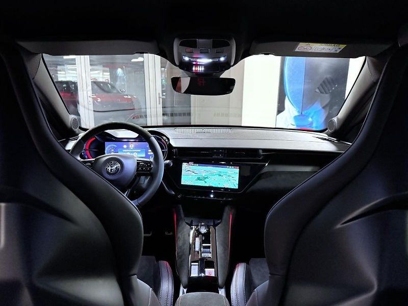 Alfa Romeo Junior (2025) Veloce 280k Elettrica 54 kWh * - fotka 20 z 22