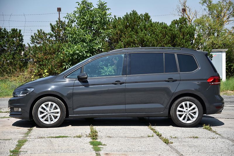 Volkswagen Touran 2.0 TDi COMFORTLINE,NAVI,MASÁŽ - fotka 5 z 51