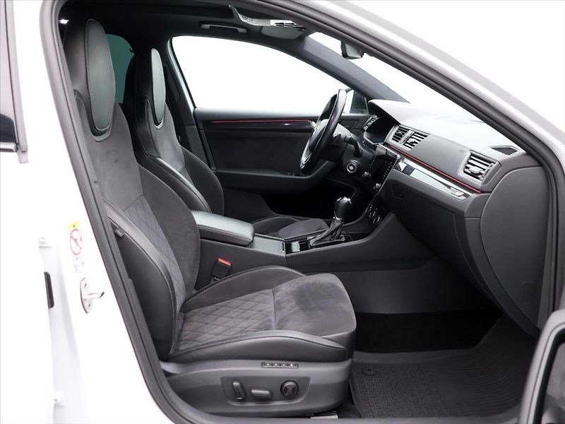 Škoda Superb 2,0 TDI DSG 4x4 Sportline - fotka 13 z 39