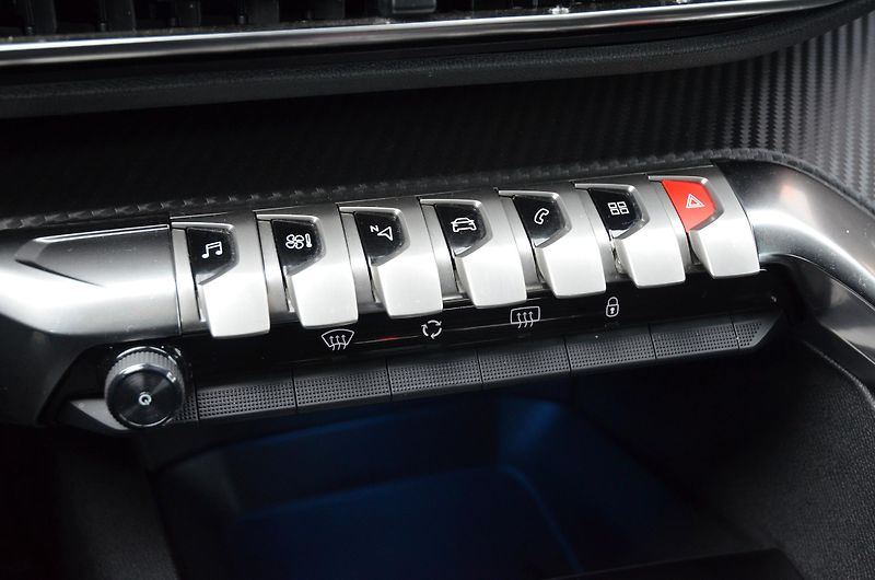 Peugeot 3008 (2023) 1.5 HDi 96kW AT8 Allure / LED - fotka 32 z 38
