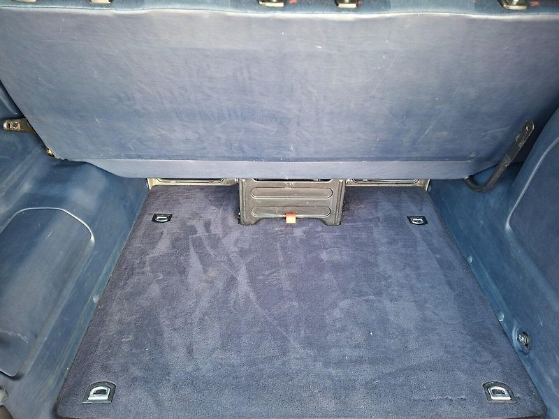 Volkswagen Caravelle (2002) 2.5TDI 111kW -7.MÍST-TAŽ.ZAŘ. - fotka 21 z 23