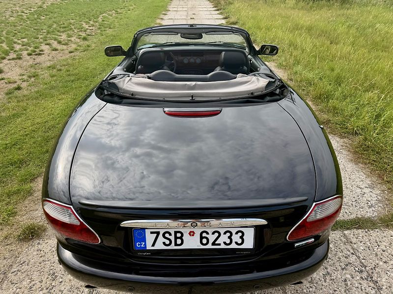 Jaguar XKR (2000) 4.0 V8 Supercharged Kabriolet  - fotka 13 z 30