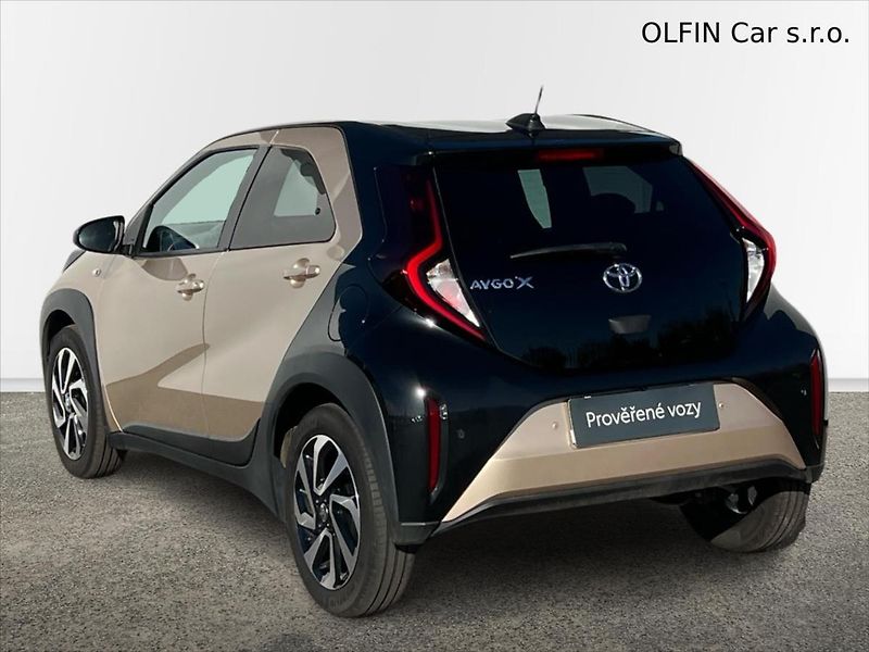 Toyota Aygo 1,0 VVT-i 53kW STYLE TECH VISI - fotka 9 z 22