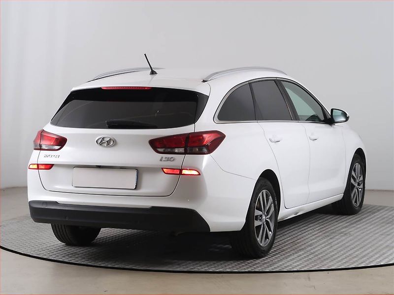 Hyundai i30 (2018) 1.6 CRDi, Tempomat - fotka 5 z 17
