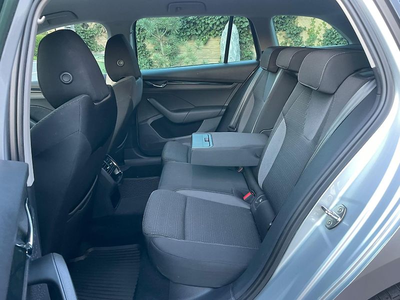 Škoda Octavia 1.5TSi 1.MAJ ČR NEBOUR. ZÁRUKA - fotka 14 z 20