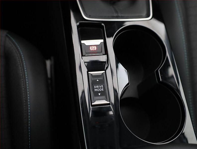 Peugeot 2008 (2021) 1.2 PureTech, Serv.kniha, Kůže - fotka 12 z 19