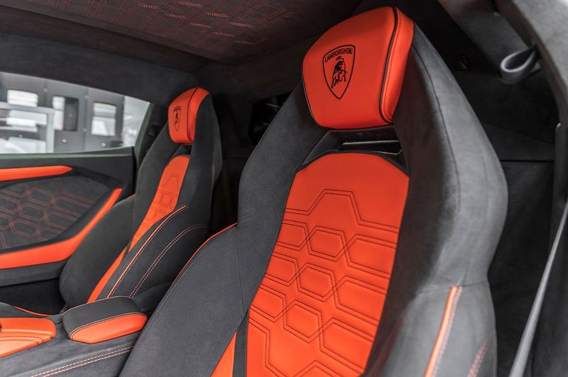Lamborghini Revuelto - fotka 5 z 27