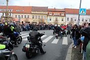Z příjezdu spanilé jízdy motocyklů do Poděbrad.
