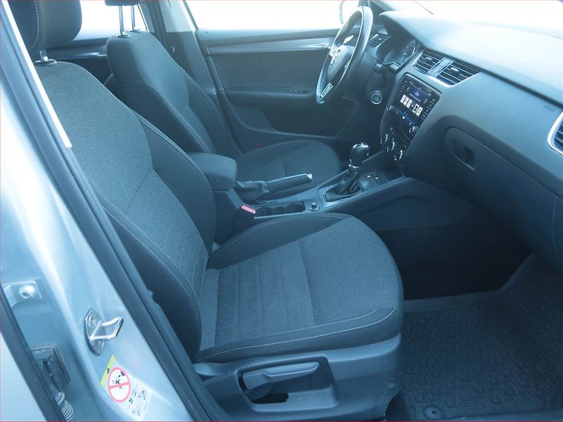 Škoda Octavia (2019) 1.5 TSI, Automat, Tempomat - fotka 9 z 19