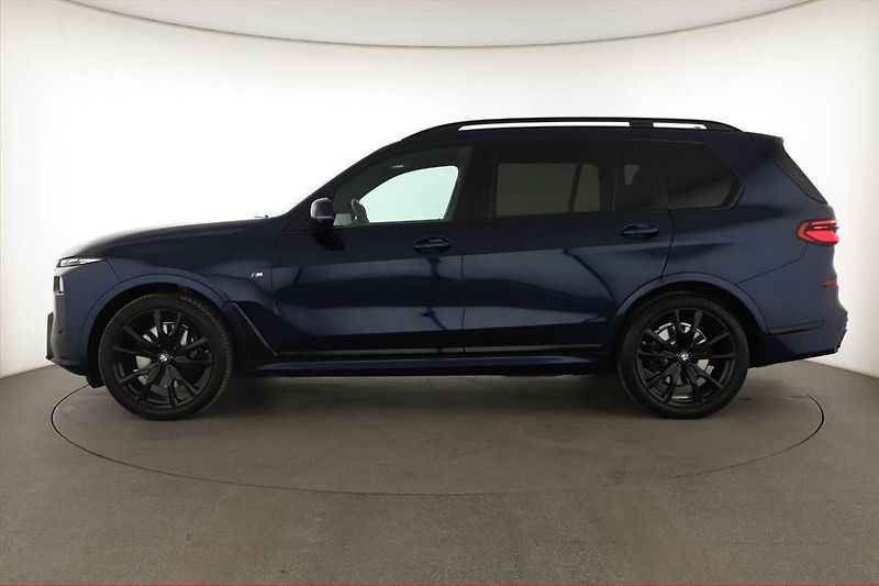 BMW X7 (2023) xDrive40i, 7Míst, Vzduch, 360° - fotka 3 z 20