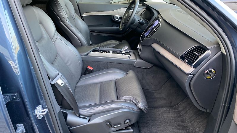 Volvo XC90 PLUS BRIGHT, B5 AWD, 173+10 kW - fotka 8 z 38