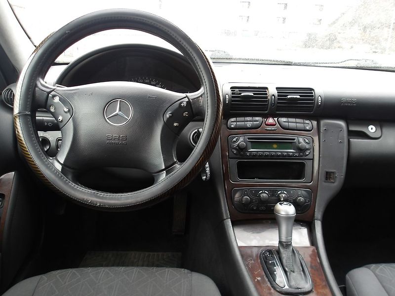 Mercedes-Benz Třídy C 2,2CDi 105kW Automat !! - fotka 8 z 26