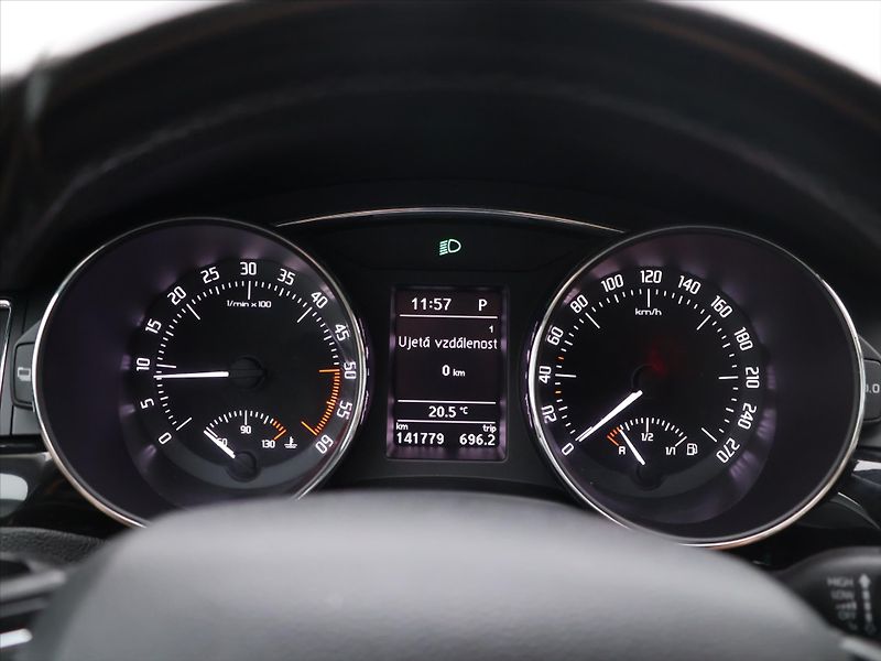 Škoda Superb 2.0 TDI 125kW Elegance CZ - fotka 15 z 26