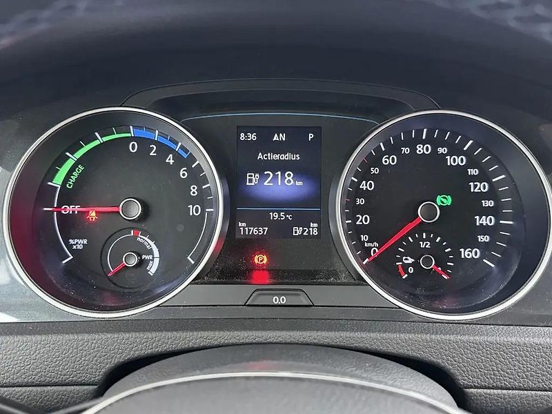 Volkswagen e-Golf 100kW Edition ACC 1.Maj DPH - fotka 7 z 12