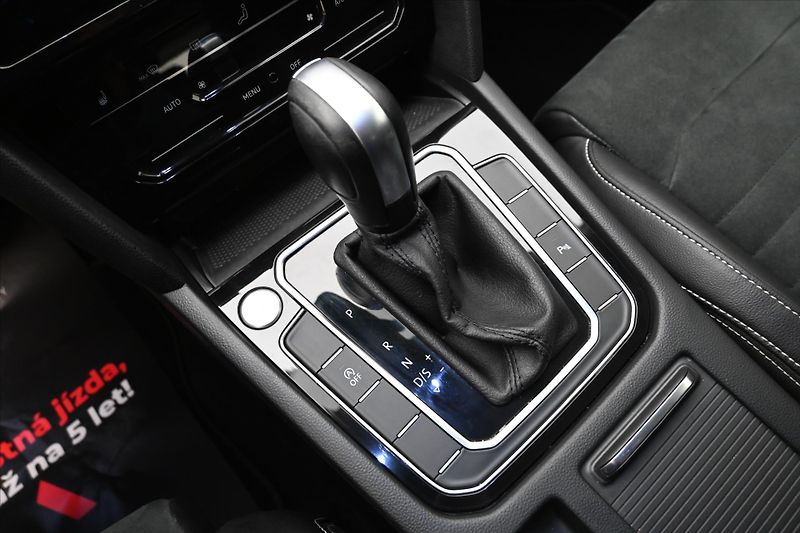 Volkswagen Passat 2,0 TDI 110 kW DSG Elegance Zá - fotka 23 z 33