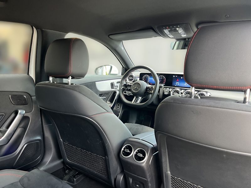 Mercedes-Benz Třídy A A-Třída 220 d sedan AMG Stylin - fotka 21 z 21